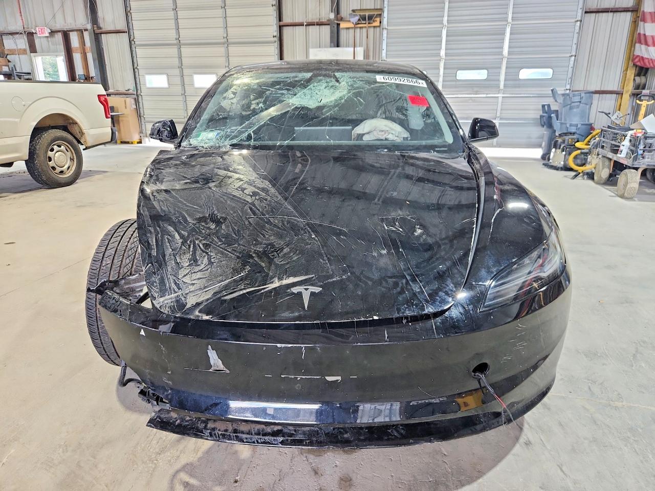 2025 Tesla Model 3 - Фото 5