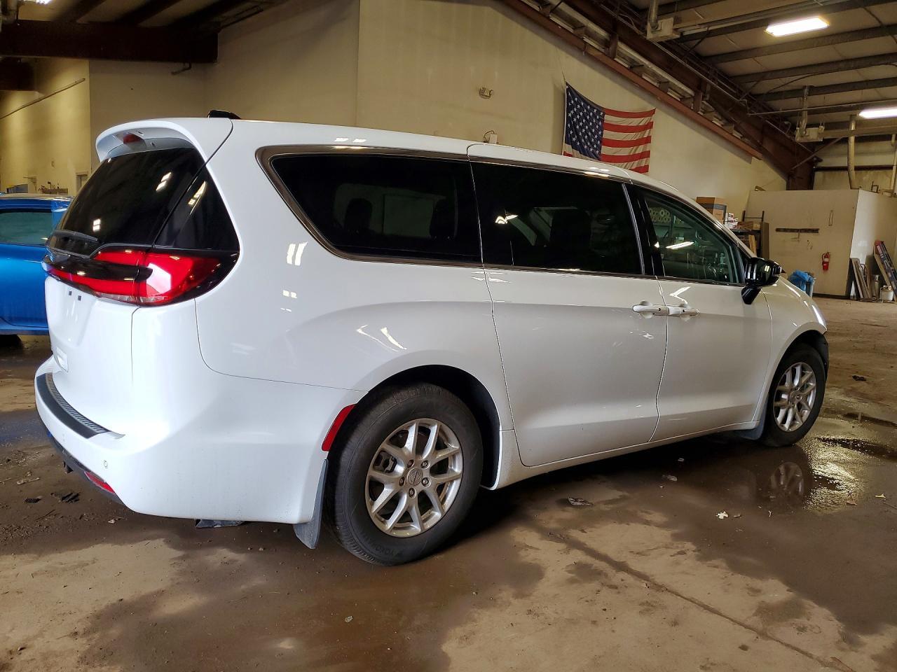 2024 Chrysler Pacifica Touring L - Фото 3