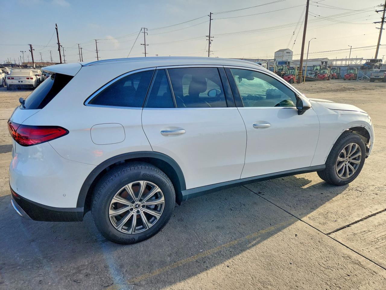 2025 Mercedes-Benz Glc 300 - Фото 3