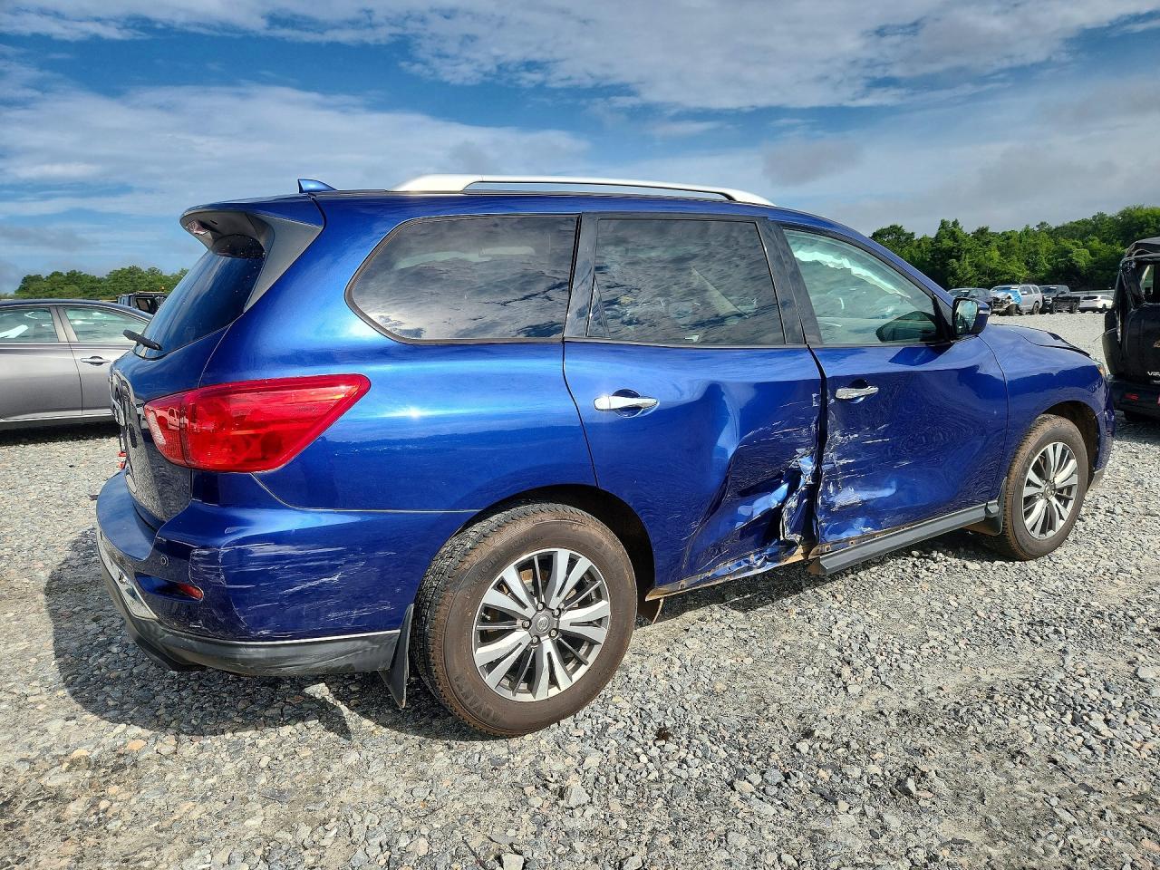 2019 Nissan Pathfinder S - Фото 3