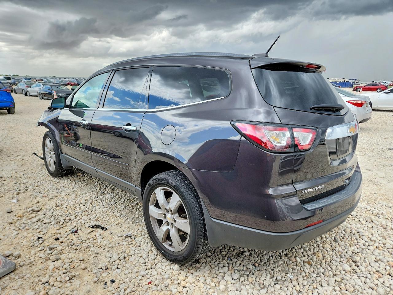 2017 Chevrolet Traverse Lt - Фото 2