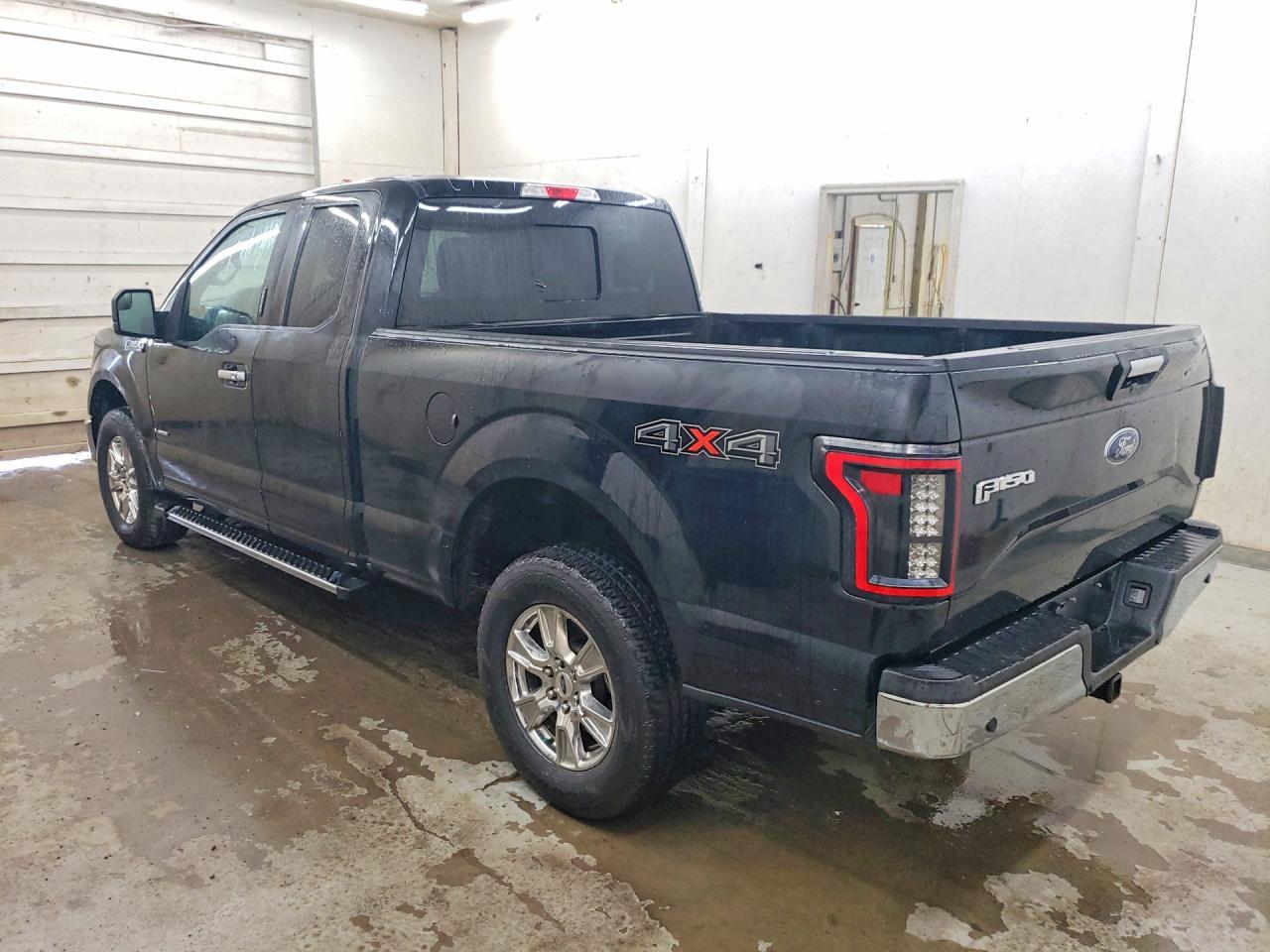 2017 Ford F150 Super Cab - Фото 2