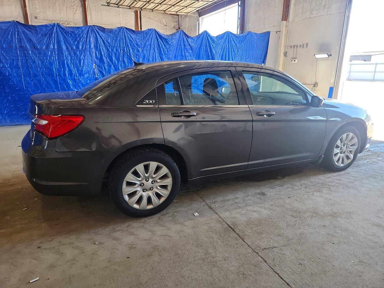 2014 Chrysler 200 Lx - Фото 3