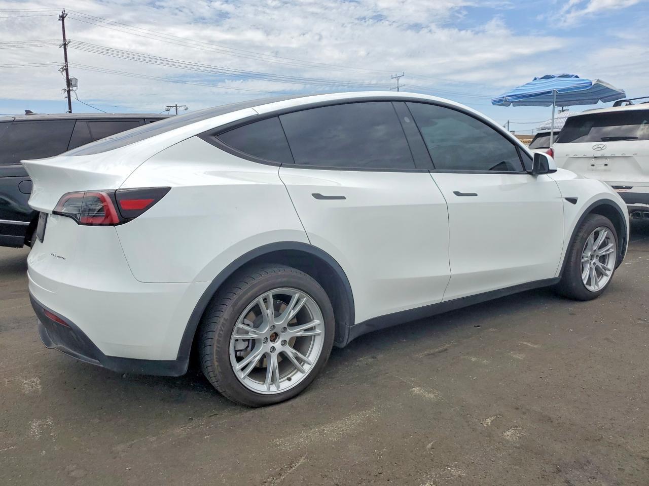 2023 Tesla Model Y - Image 3