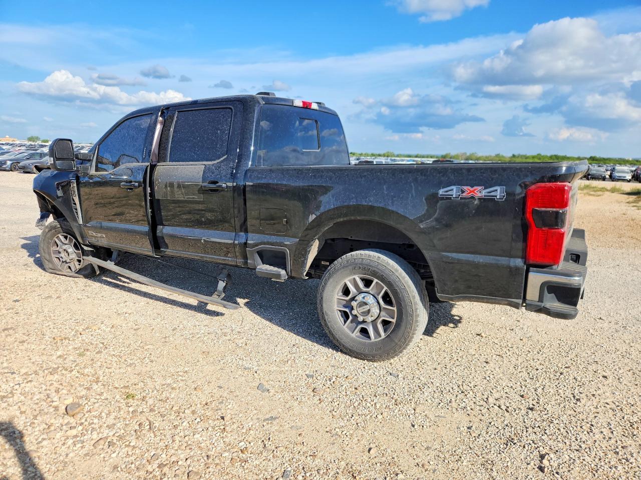 2023 Ford F250 Super Duty - Image 2