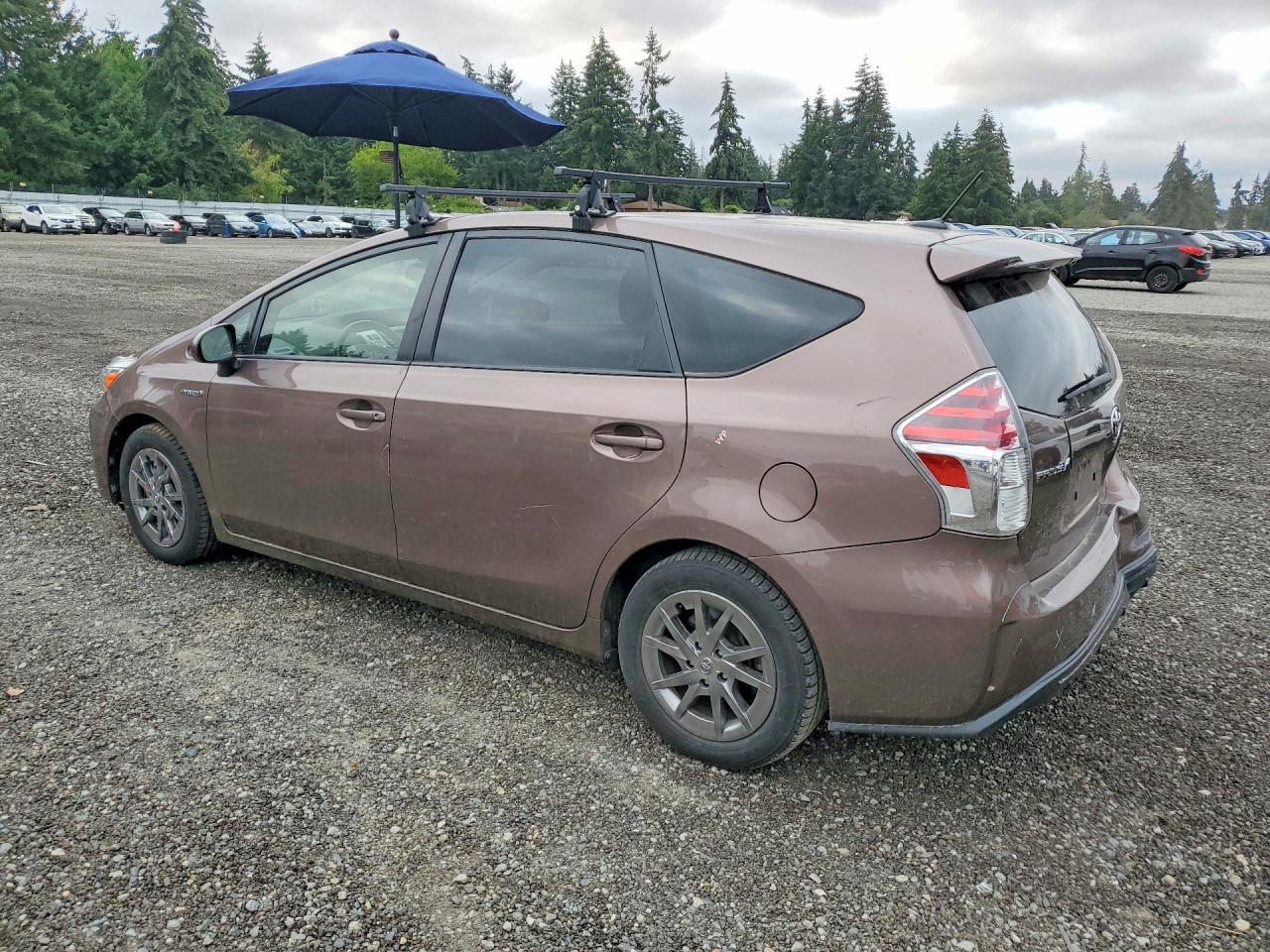 2017 Toyota Prius V Four - Фото 2