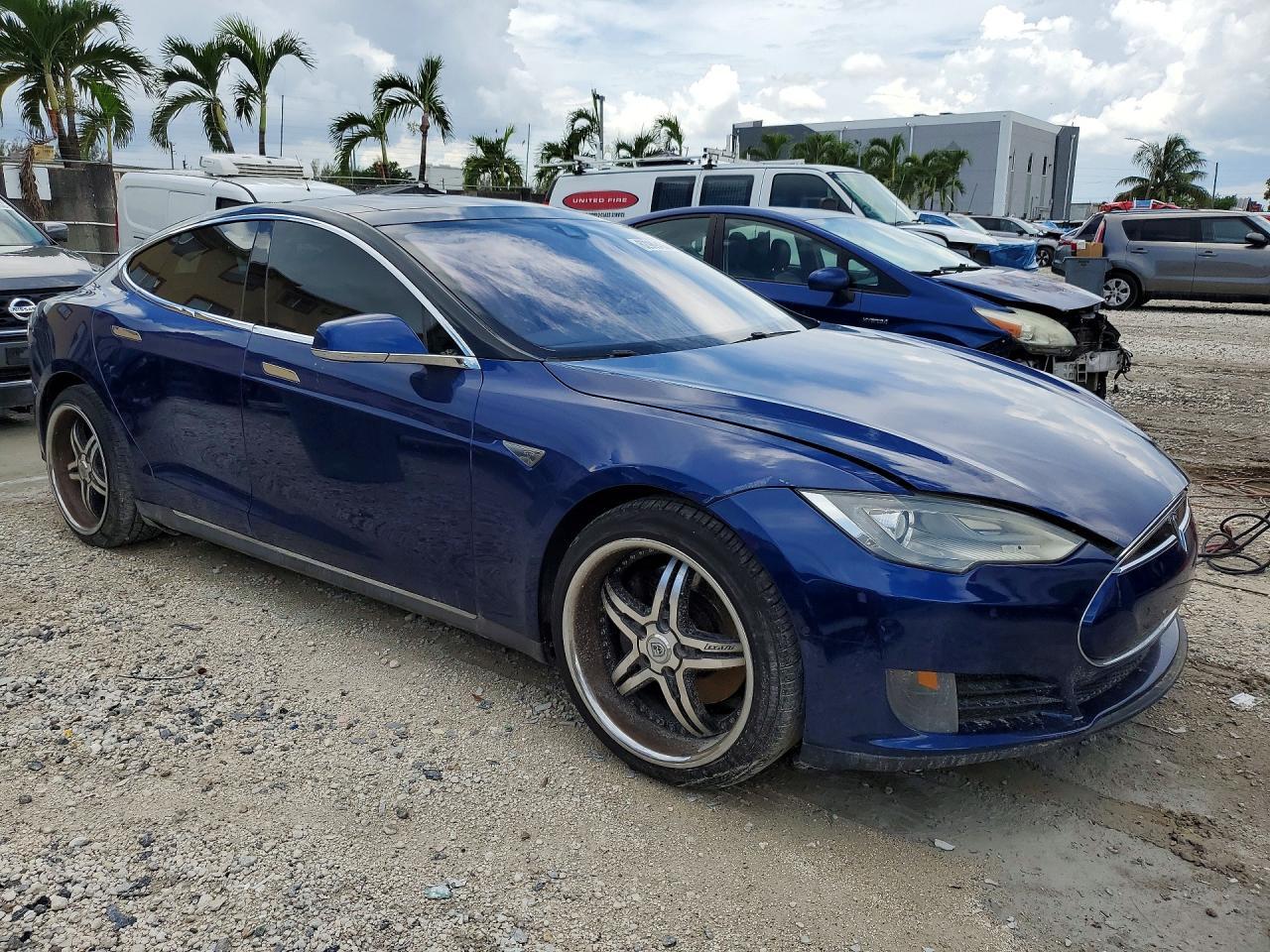 2016 Tesla Model S - Image 4