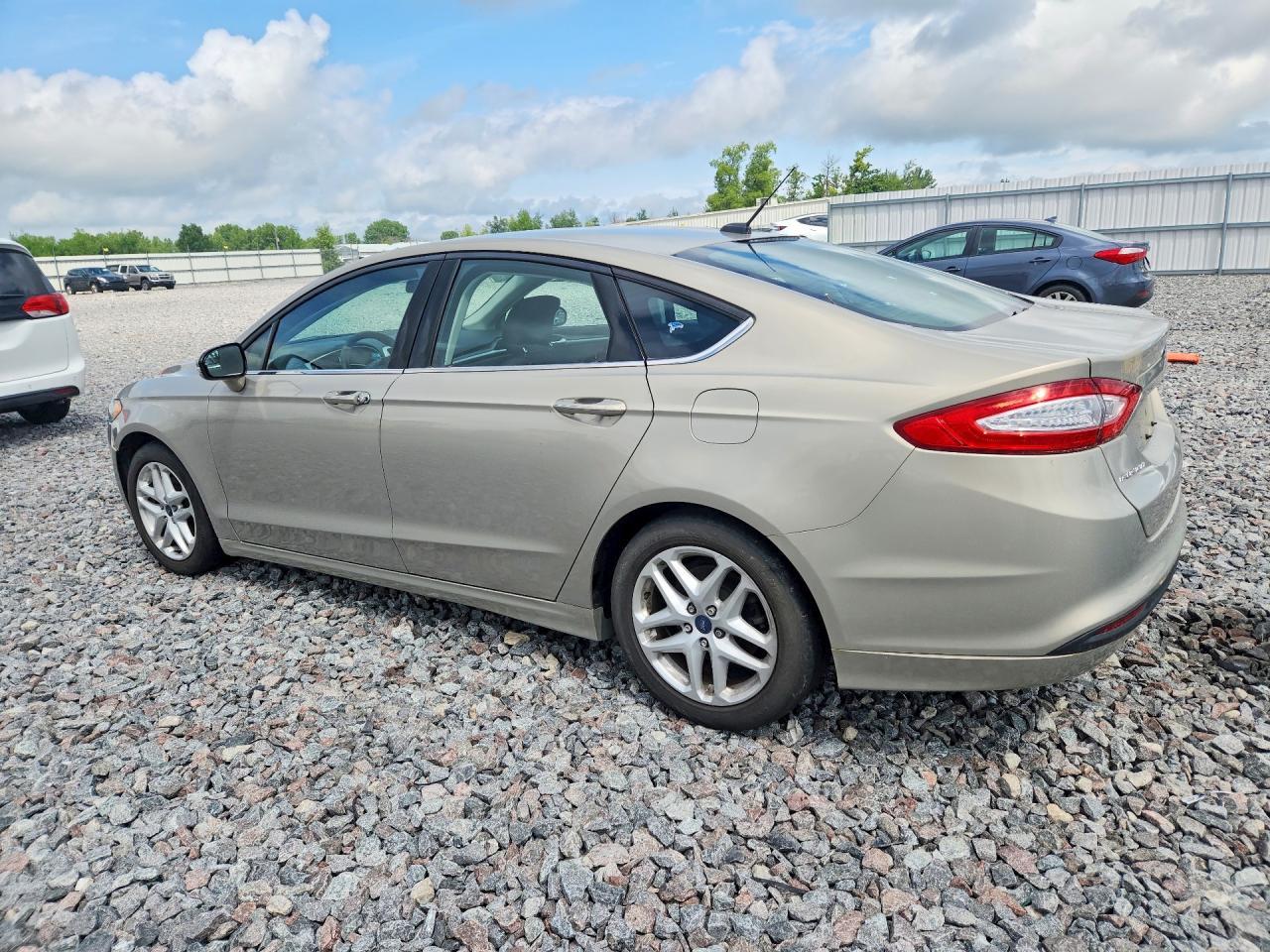 2015 Ford Fusion Se - Image 2