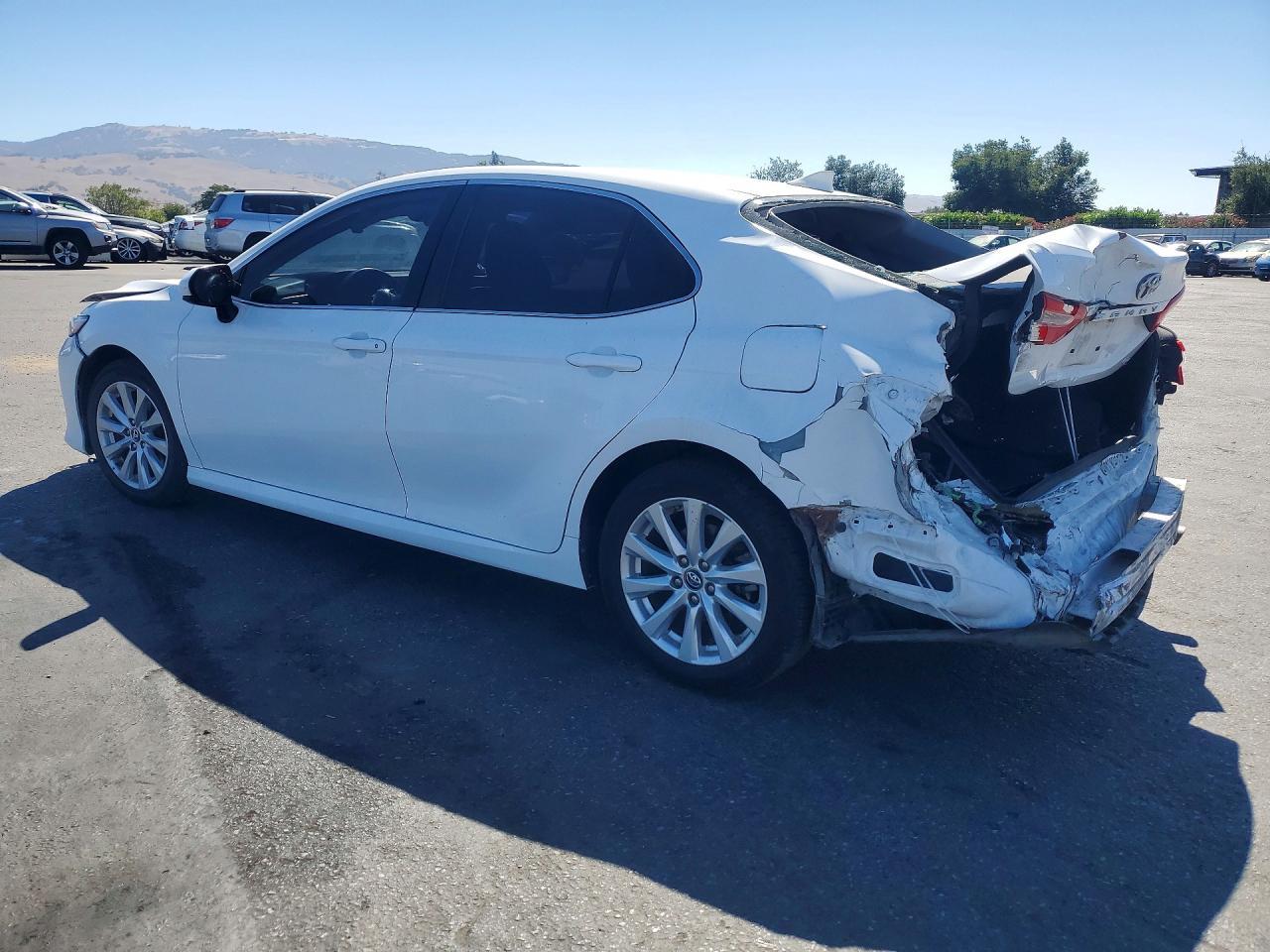 2019 Toyota Camry Le - Фото 2