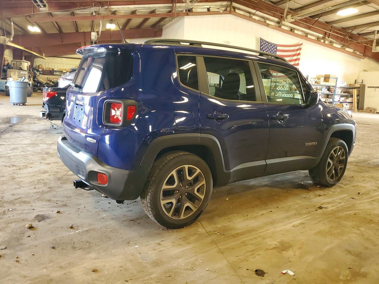 2016 Jeep Renegade Latitude - Image 3