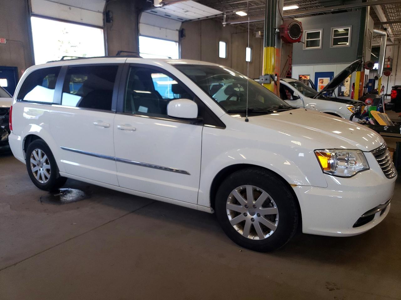 2013 Chrysler Town & Country Touring - Image 4