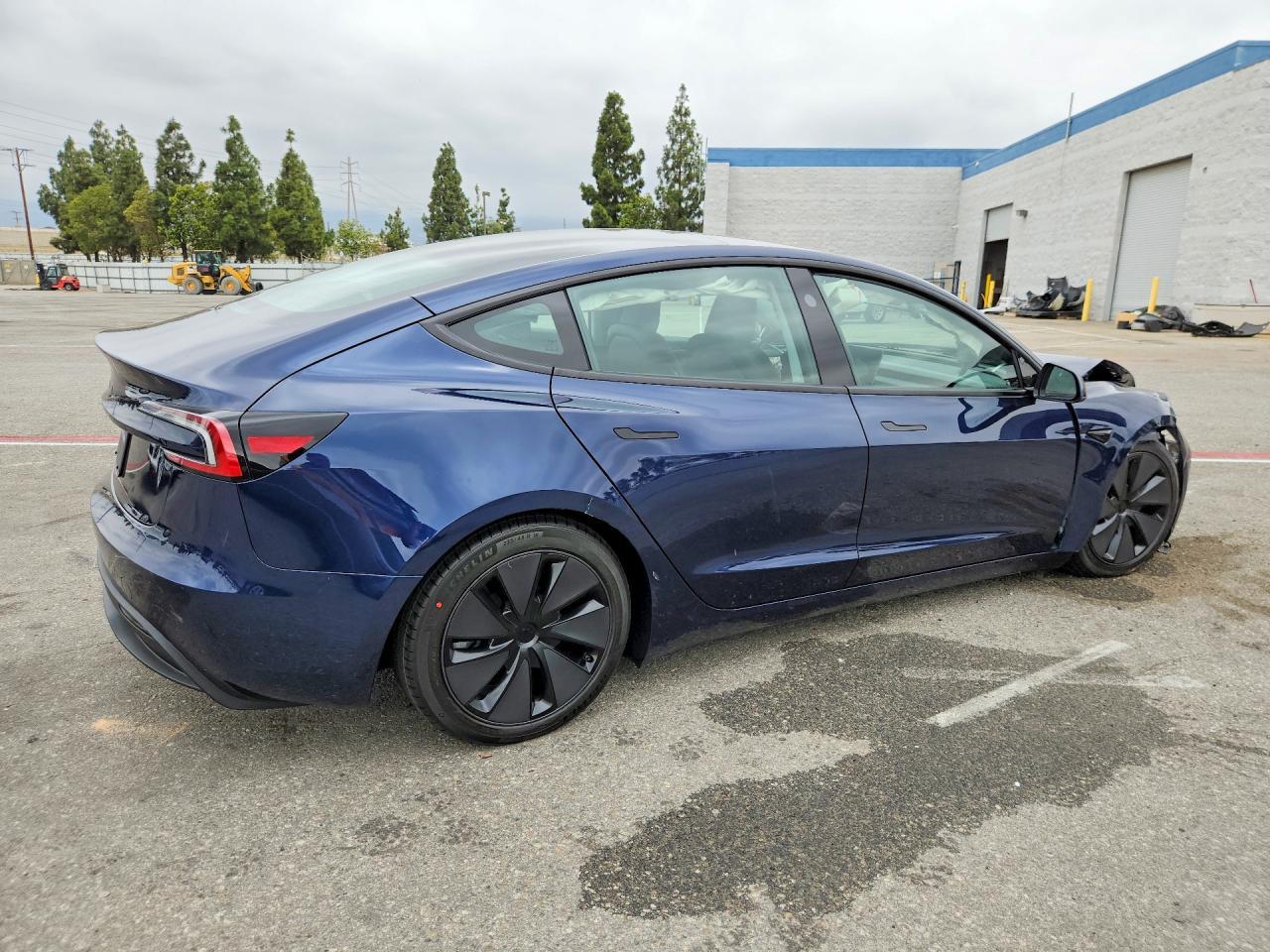 2026 Tesla Model 3 - Фото 3