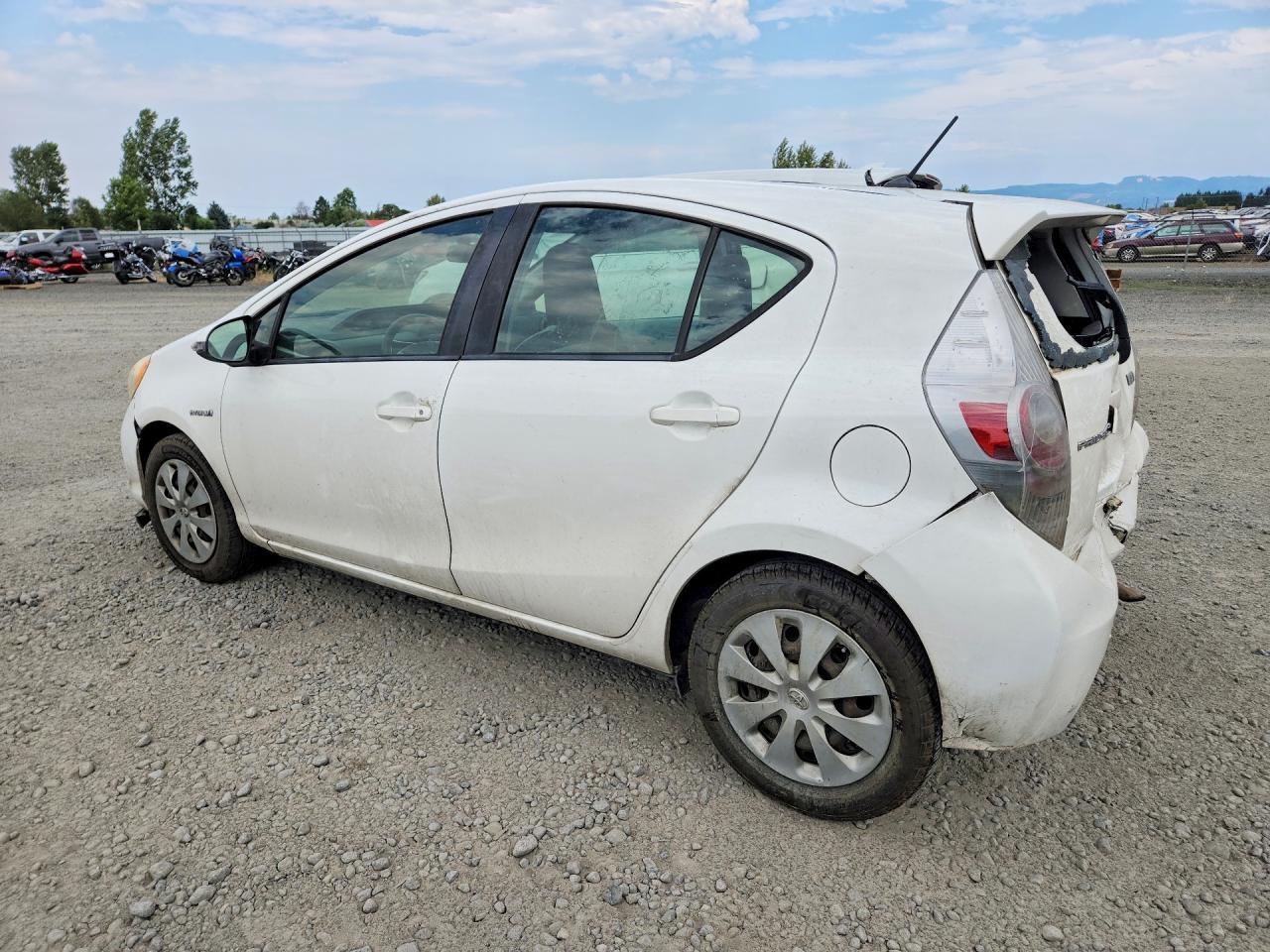2013 Toyota Prius C One - Фото 2