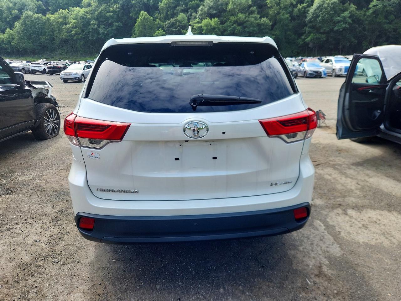2019 Toyota Highlander Le Plus - Image 6