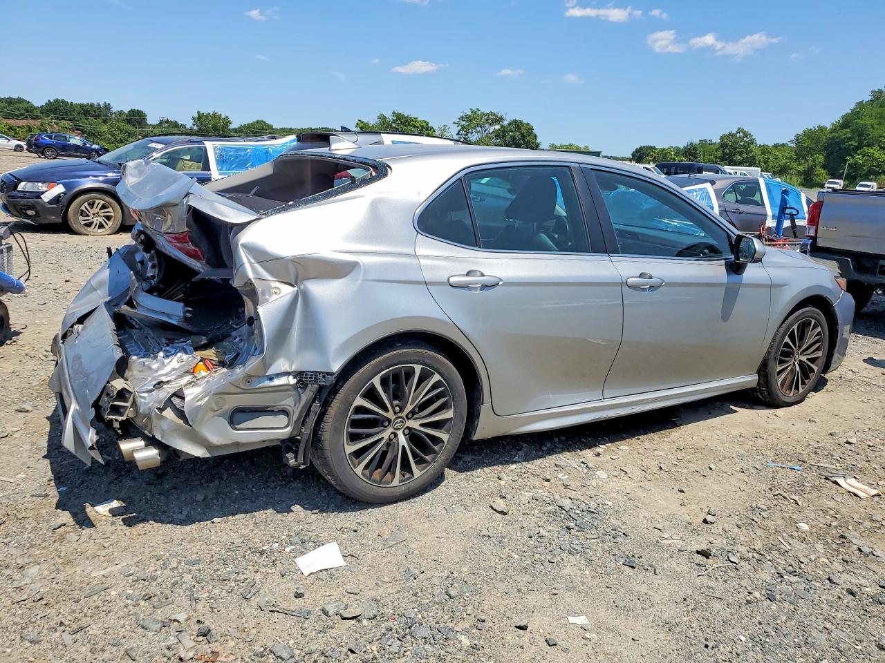 2019 Toyota Camry Se - Фото 3