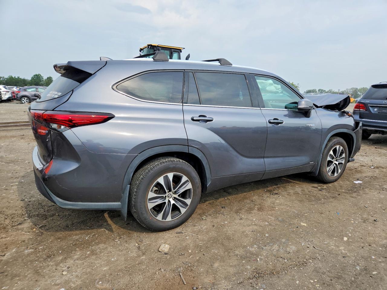 2020 Toyota Highlander Hybrid Xle - Image 3