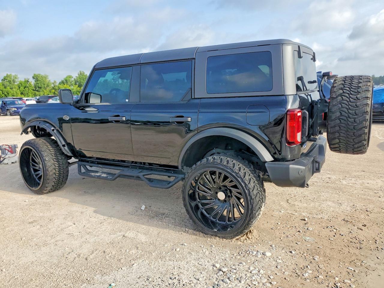 2025 Ford Bronco Big Bend - Image 2