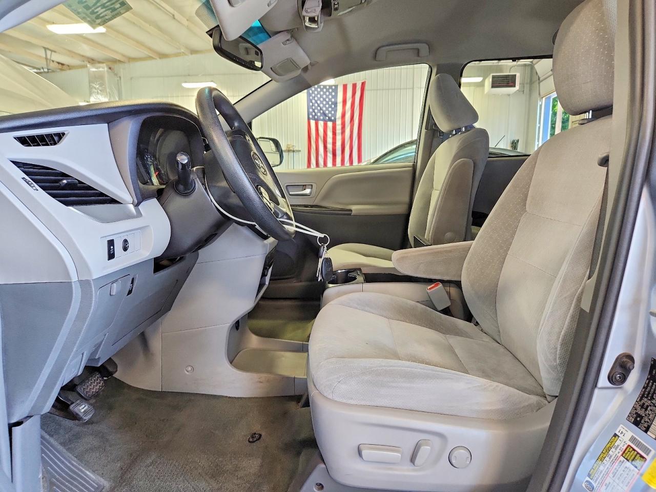 2017 Toyota Sienna Le - Фото 7