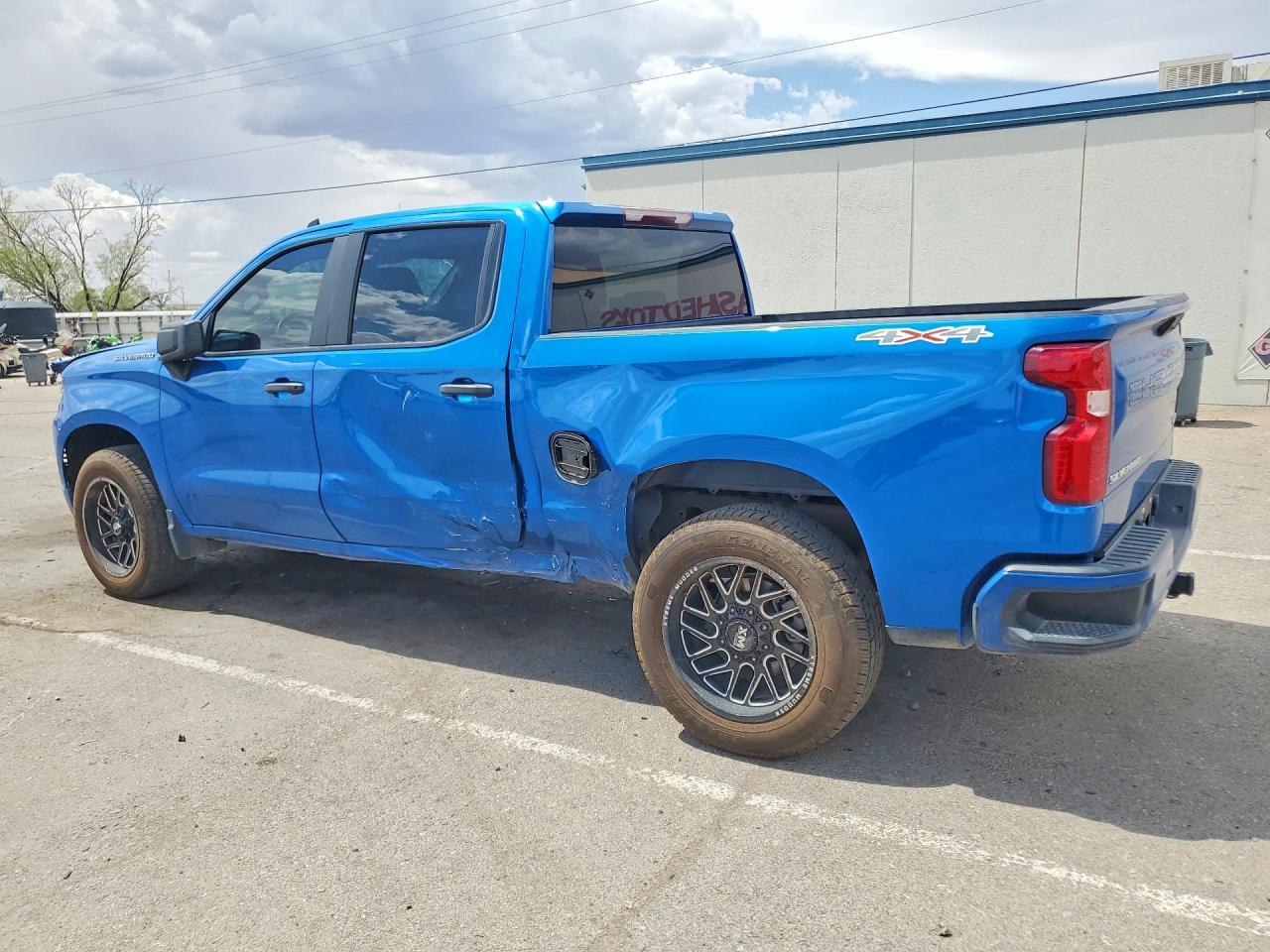 2022 Chevrolet Silverado K1500 Custom - Фото 2