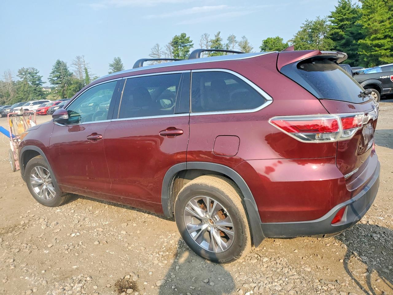 2015 Toyota Highlander Xle - Image 2