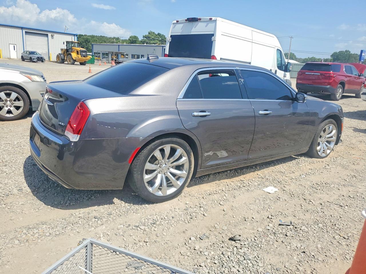 2019 Chrysler 300 Limited - Фото 3