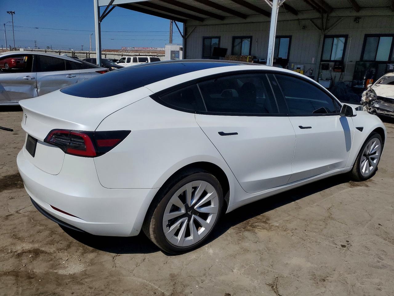 2023 Tesla Model 3 - Фото 3