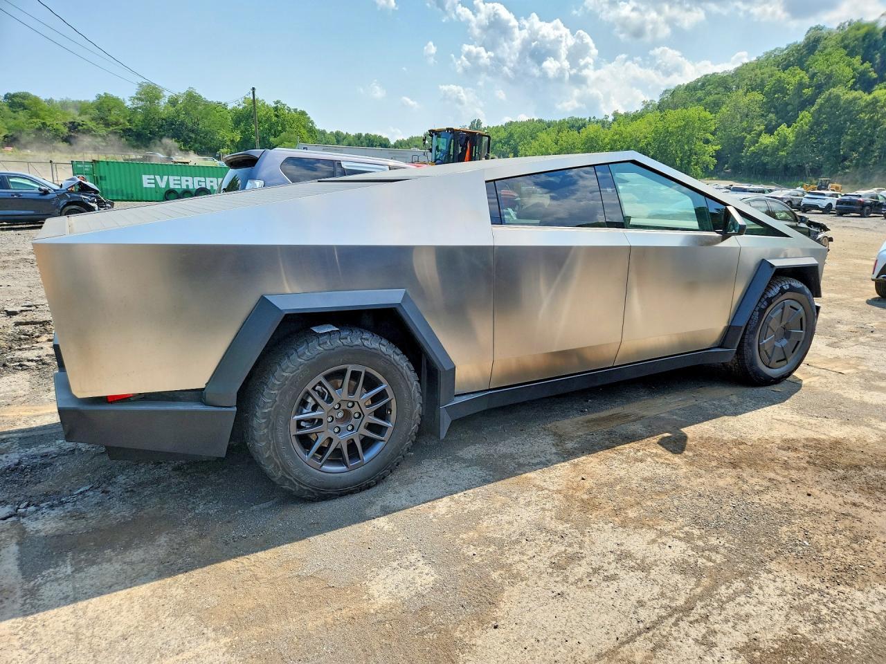 2026 Tesla Cybertruck - Фото 3