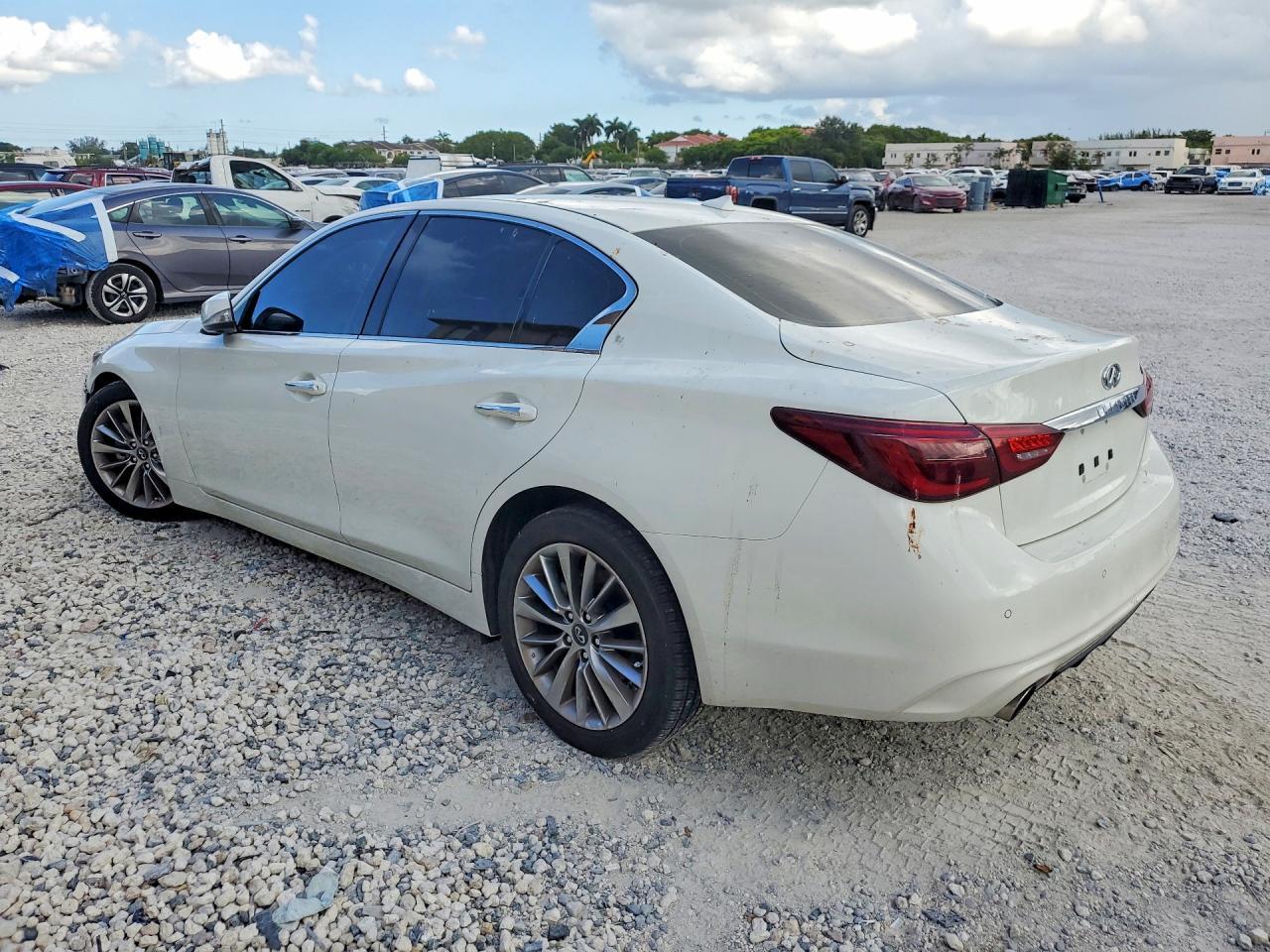 2021 Infiniti Q50 Luxe - Фото 2