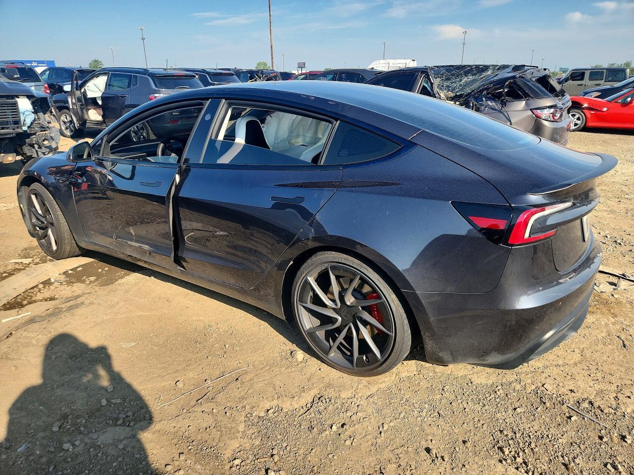2024 Tesla Model 3 - Фото 2