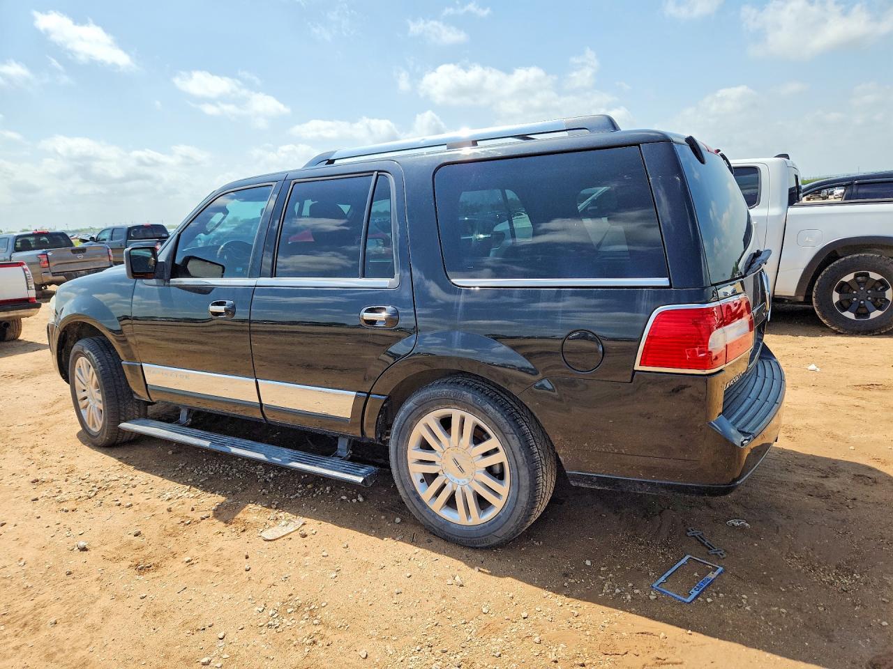 2013 Lincoln Navigator - Image 2