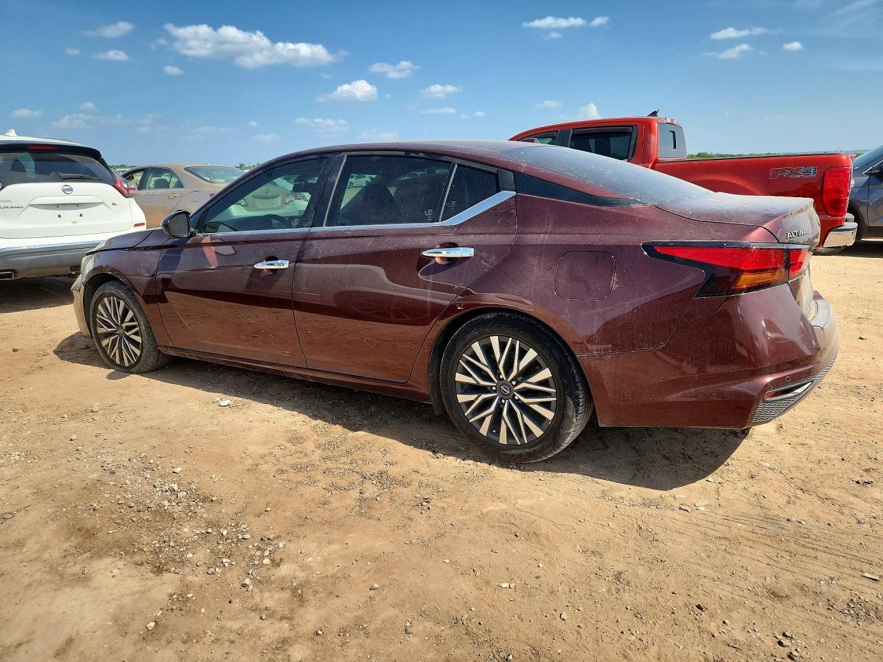 2023 Nissan Altima Sv - Image 2