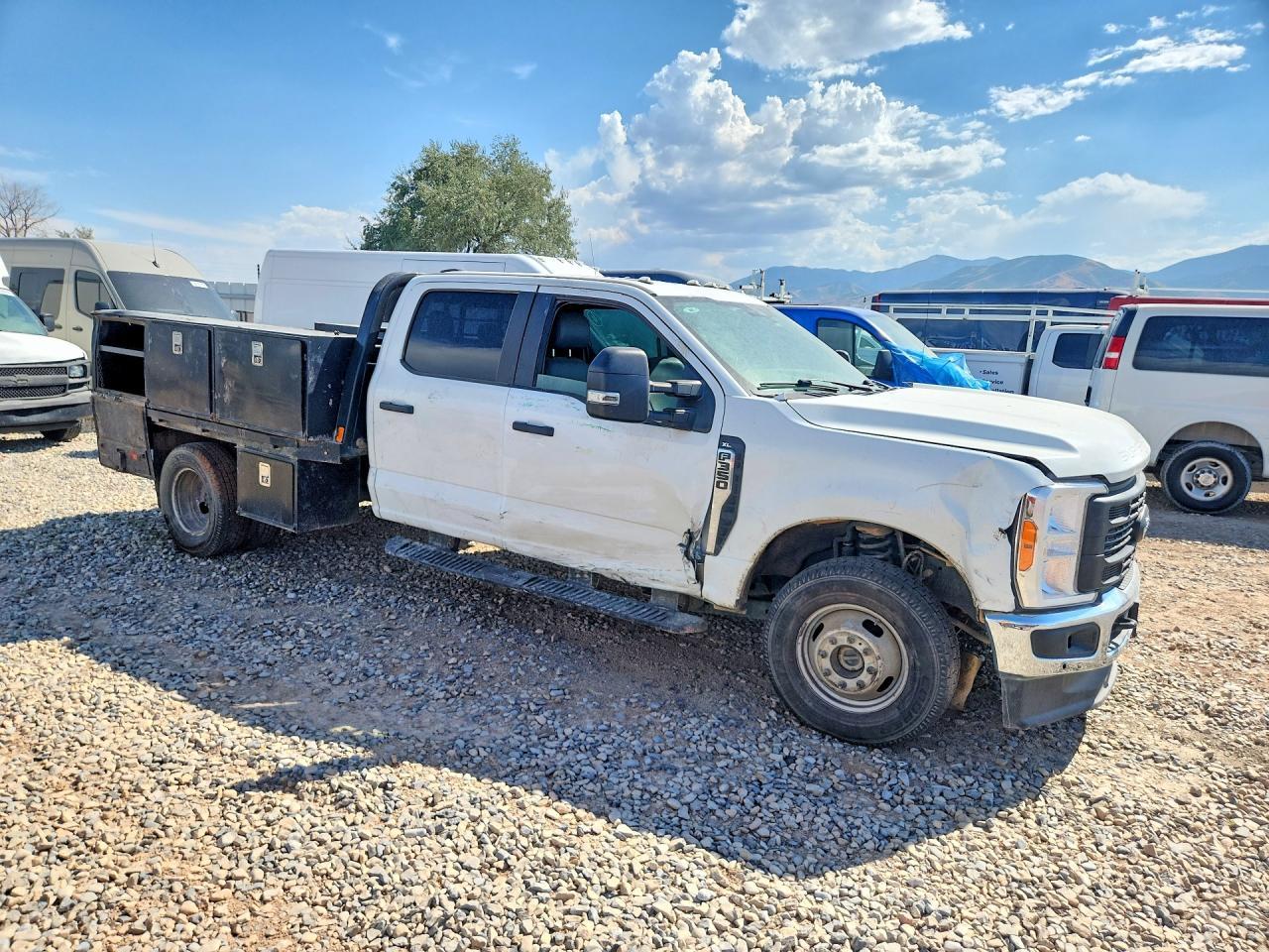 2023 Ford F350 Super Duty - Фото 4