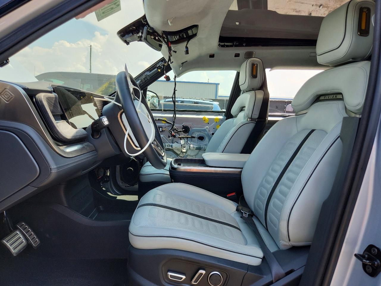 2024 Rivian R1S Adventure - Image 7