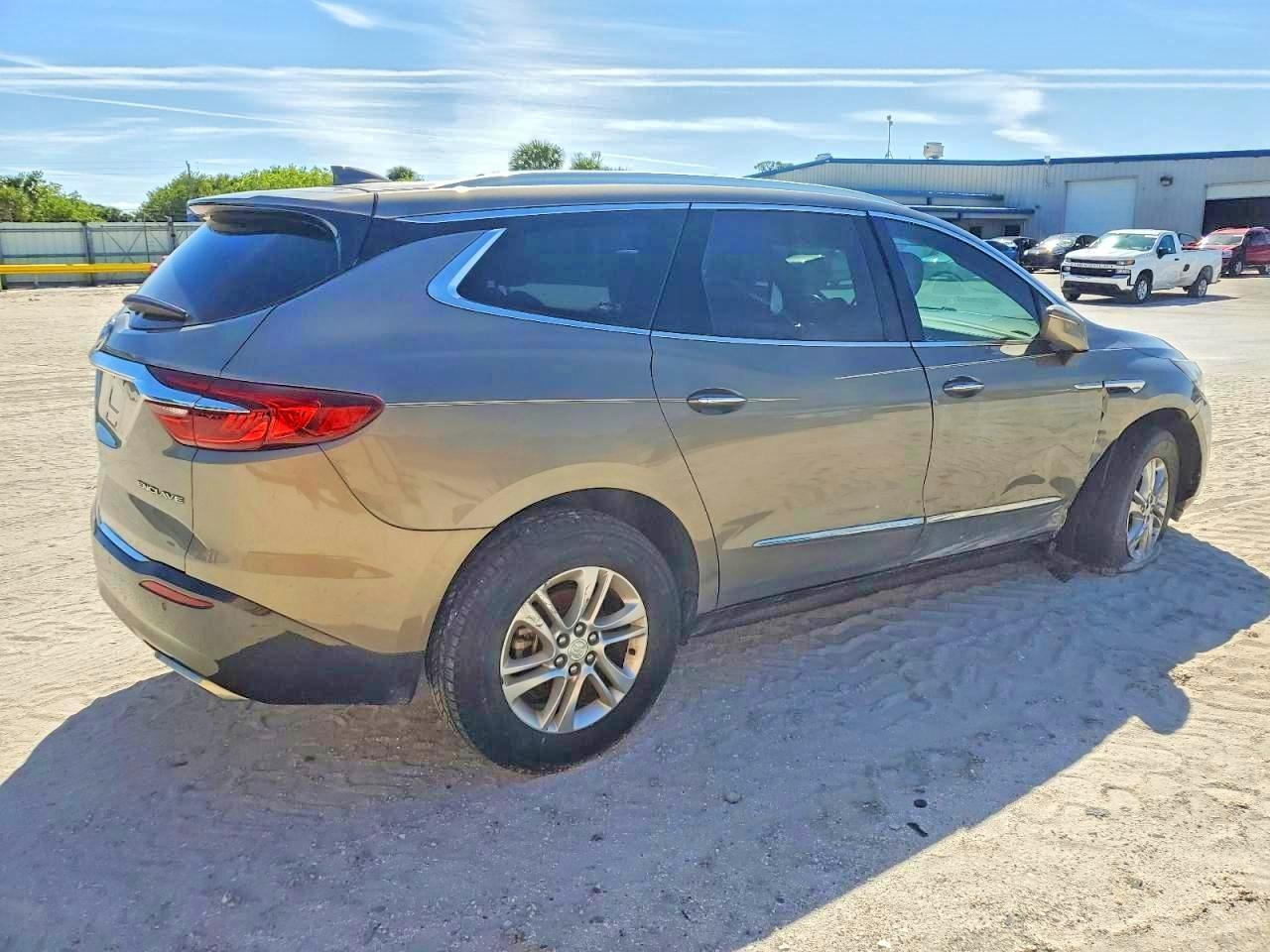 2018 Buick Enclave Essence - Image 3