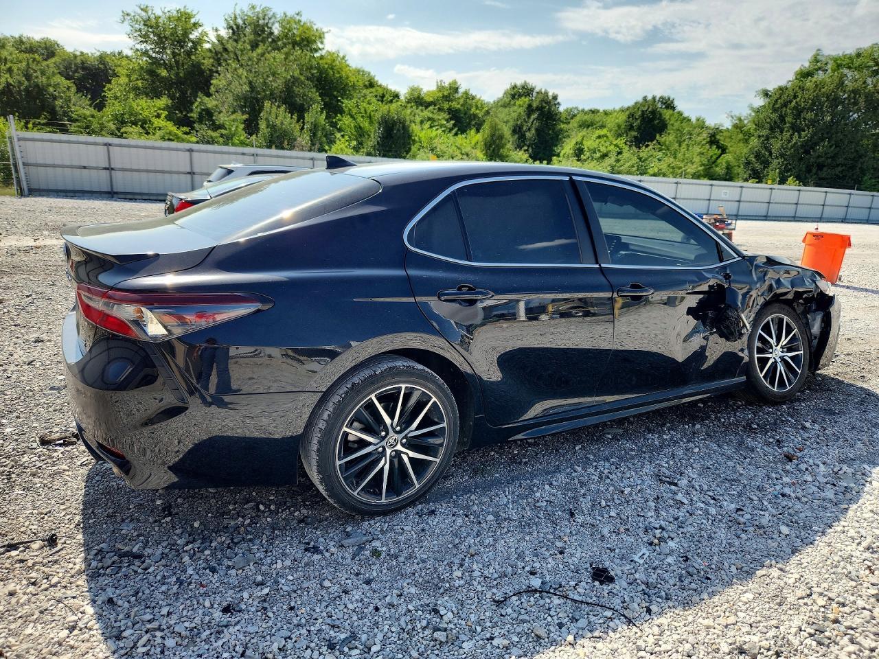 2023 Toyota Camry - Фото 3