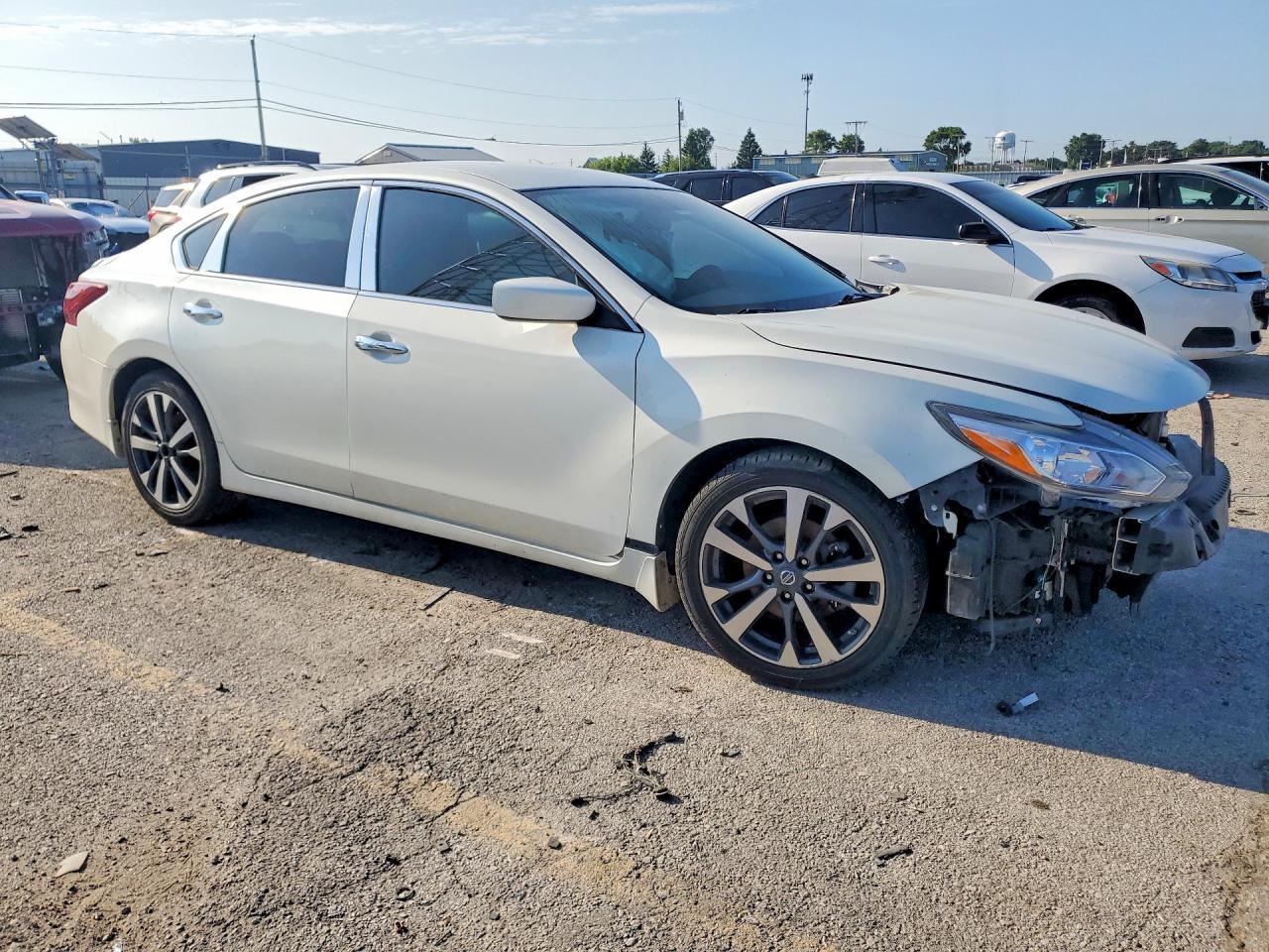 2017 Nissan Alitma - Image 4