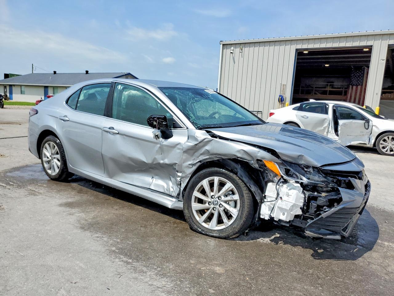 2023 Toyota Camry Le - Фото 4