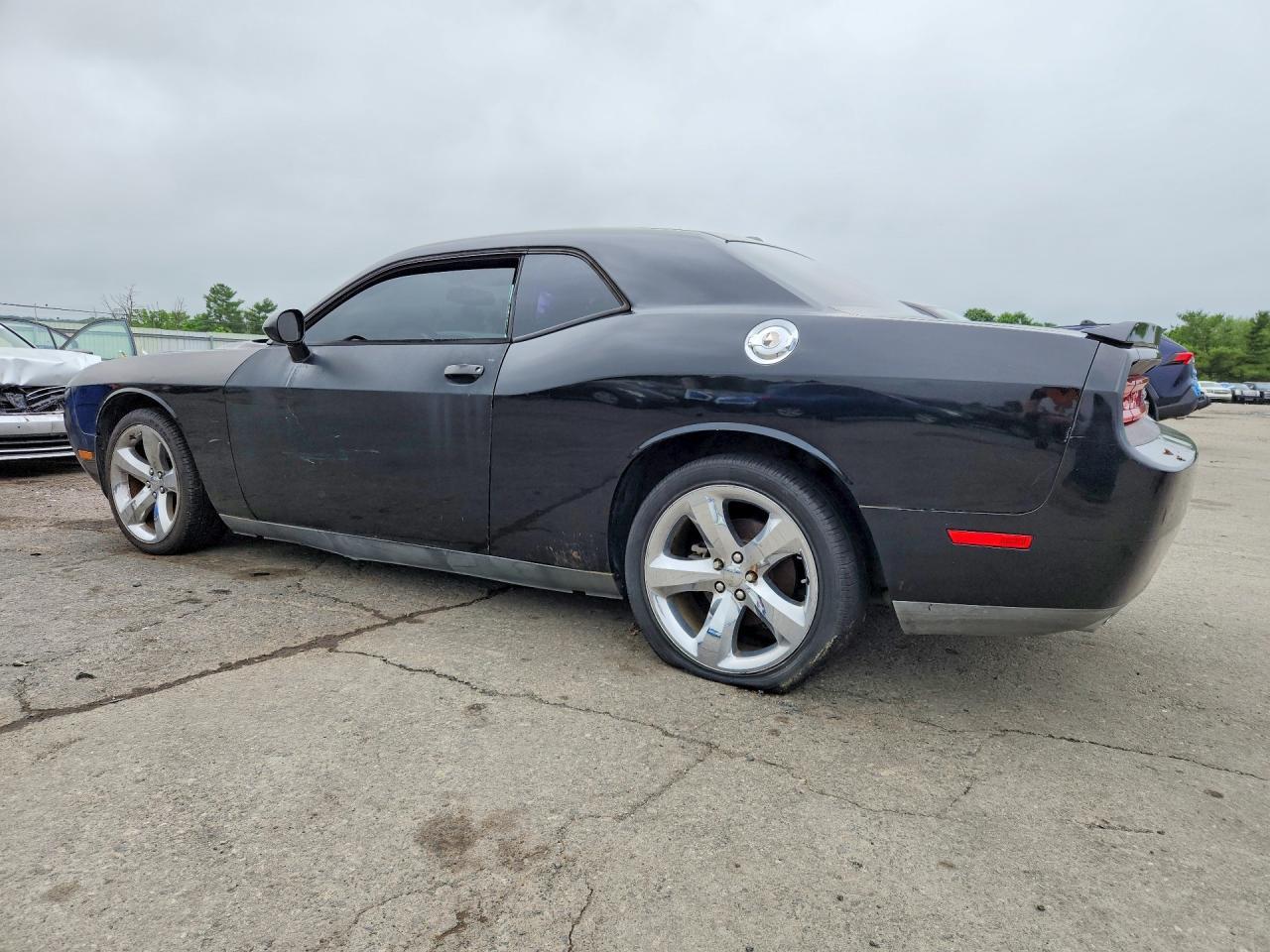 2013 Dodge Challenger Sxt - Image 2
