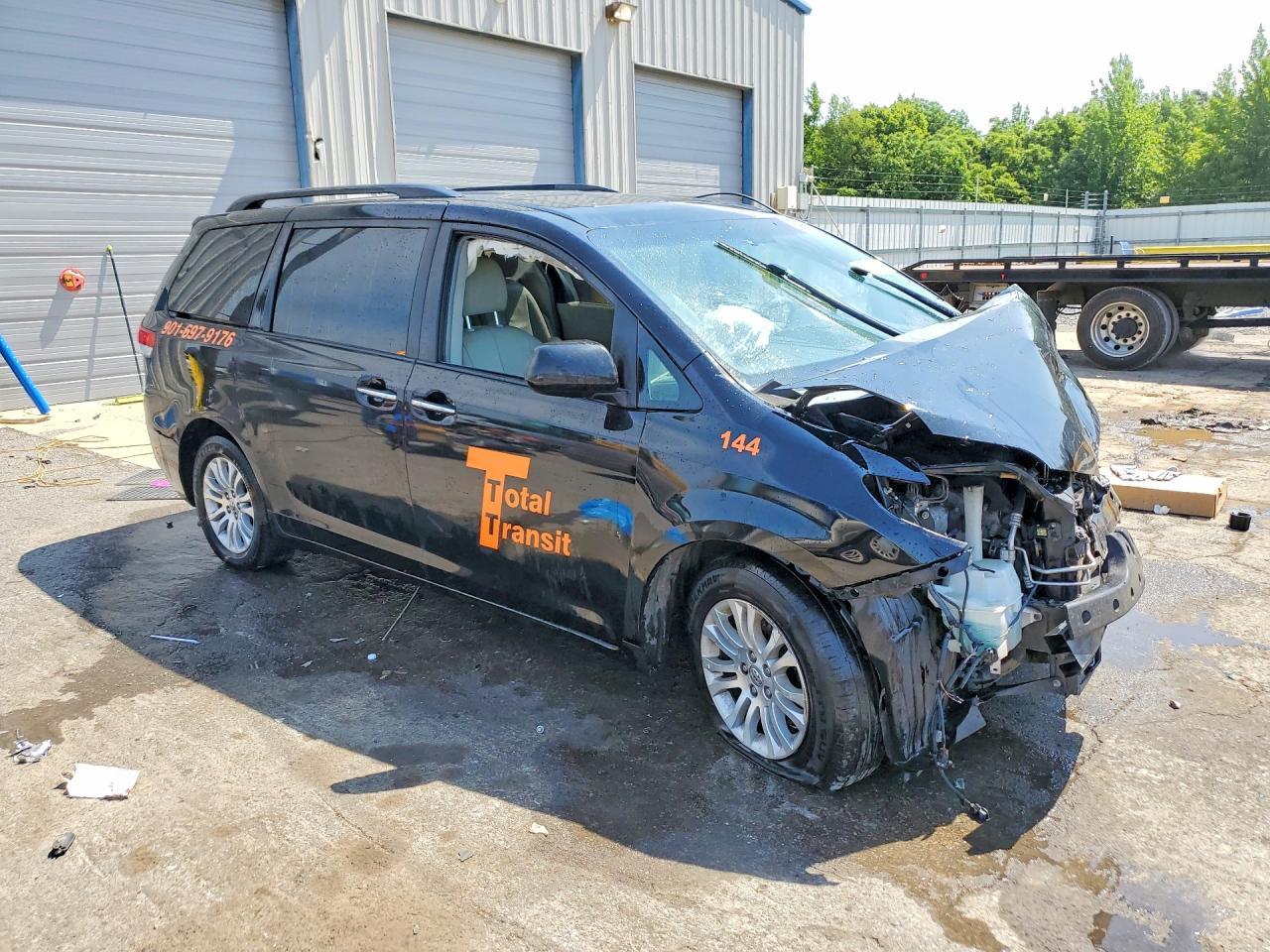 2014 Toyota Sienna Xle 8-Passenger - Image 4