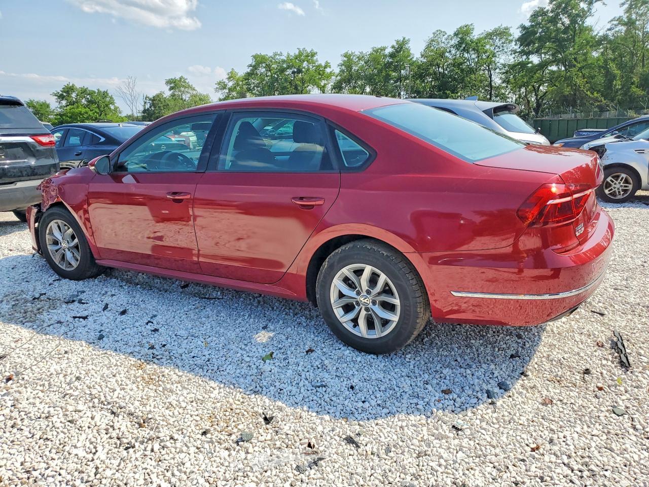2018 Volkswagen Passat S - Фото 2