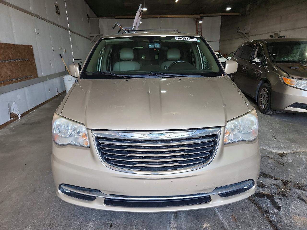 2012 Chrysler Town & Country Touring - Фото 5