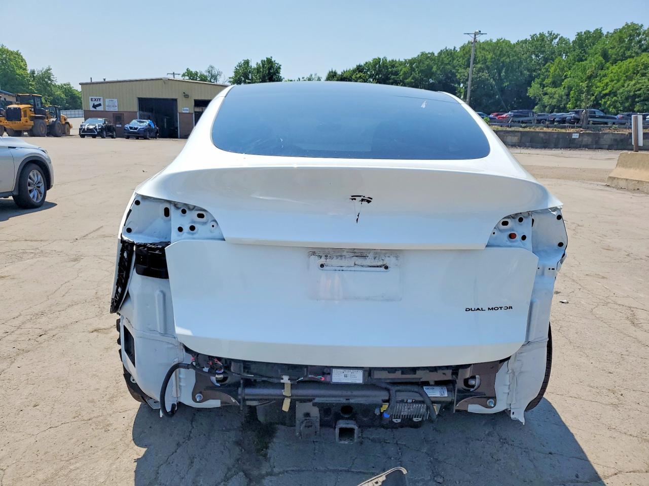 2025 Tesla Model Y - Фото 6