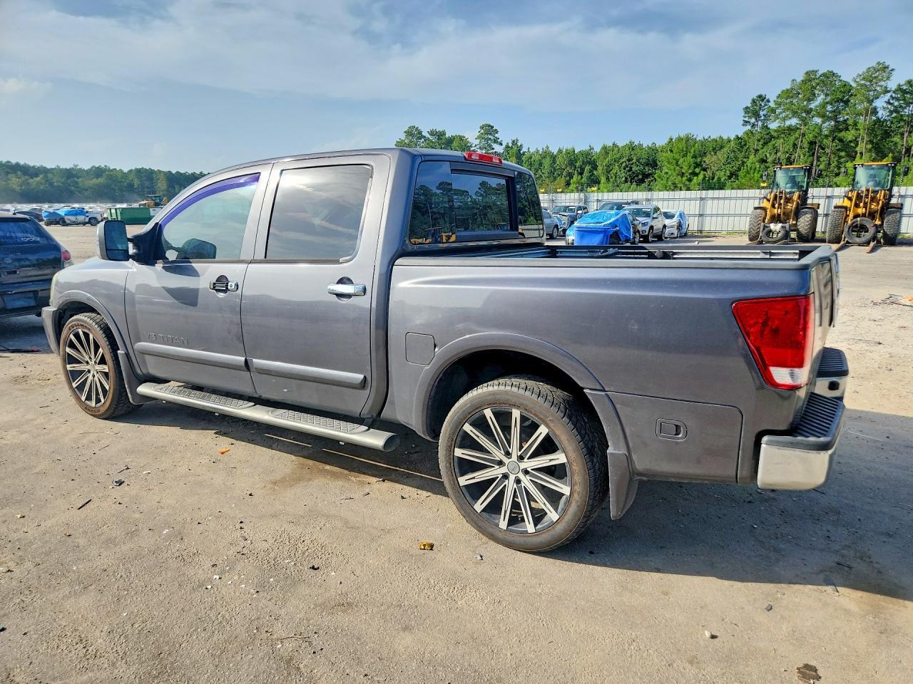 2010 Nissan Titan Se - Фото 2