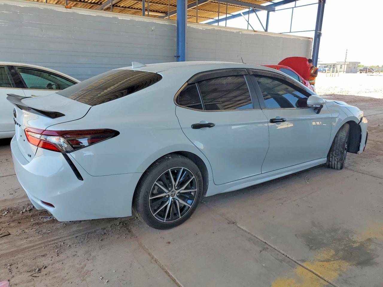 2023 Toyota Camry Se - Image 3