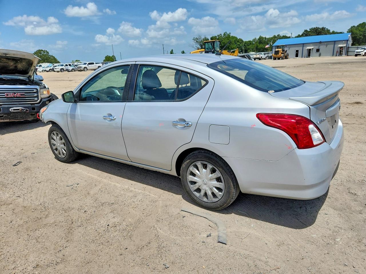 2018 Nissan Versa Sv - Фото 2