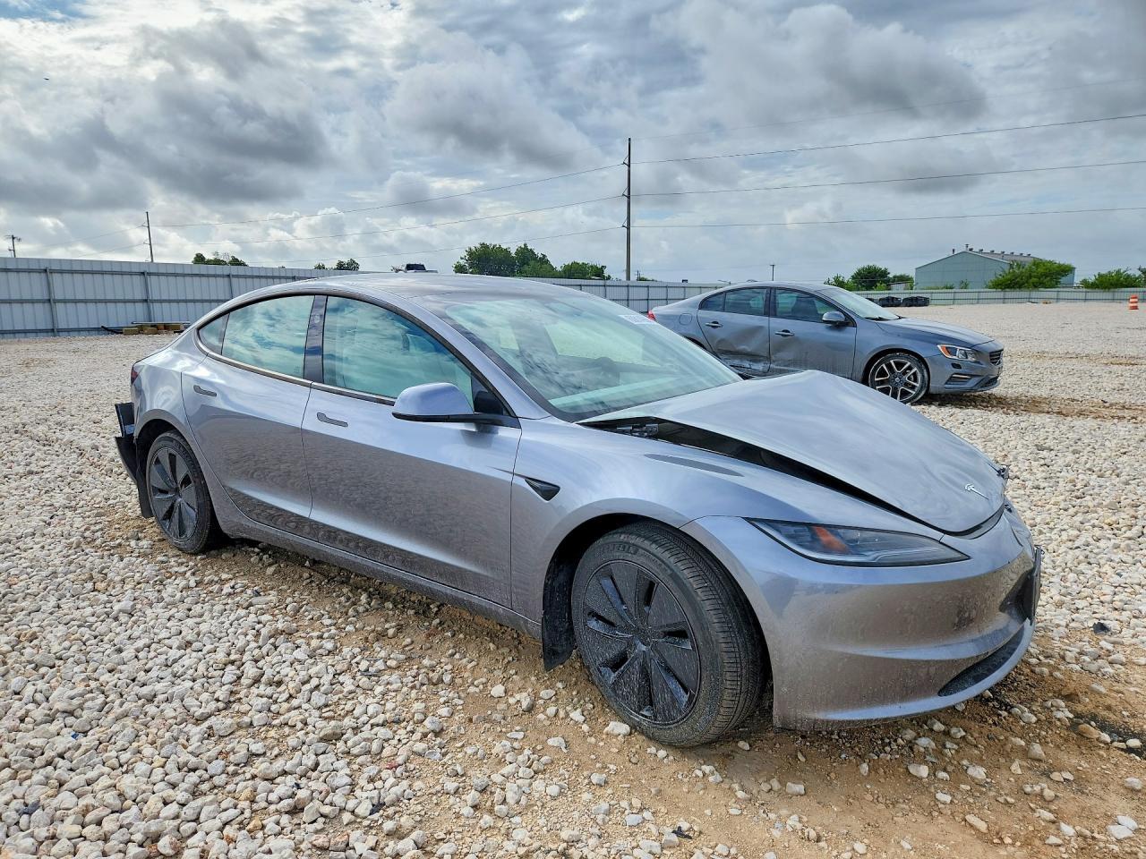 2025 Tesla Model 3 - Фото 4