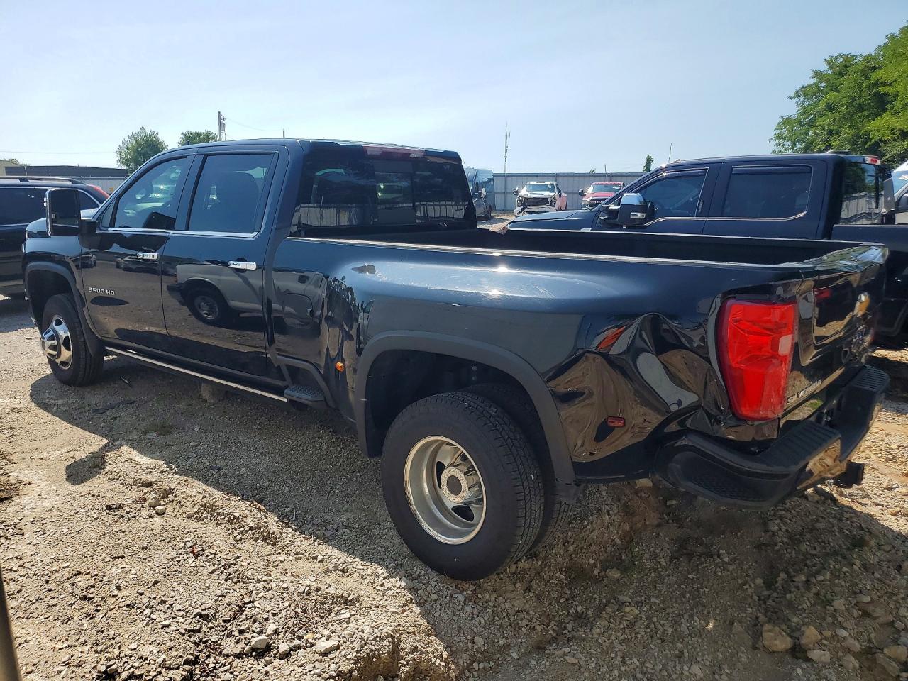 2023 Chevrolet Silverado K3500 High Country - Фото 2