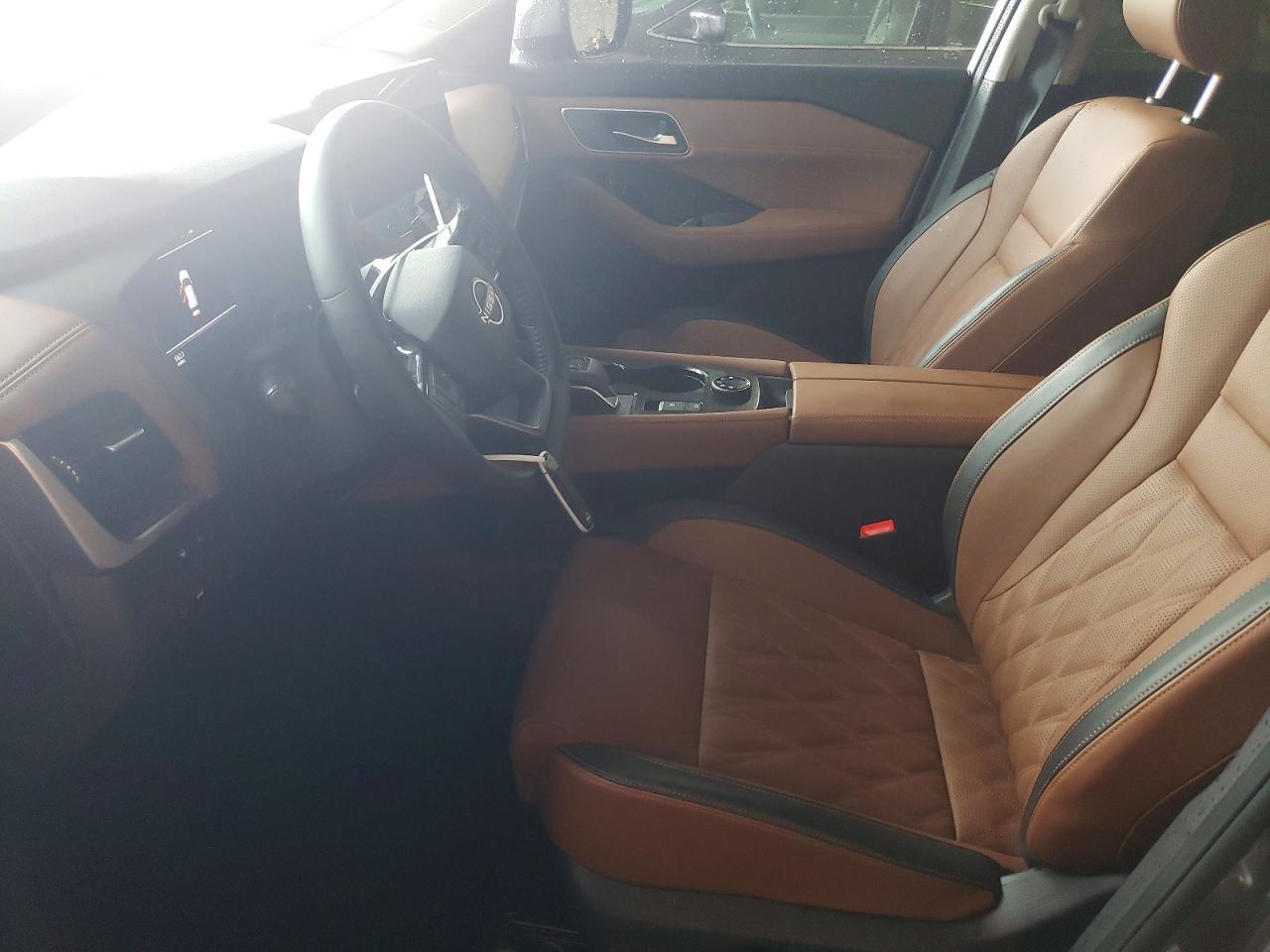 2026 Nissan Rogue Platinum - Image 7