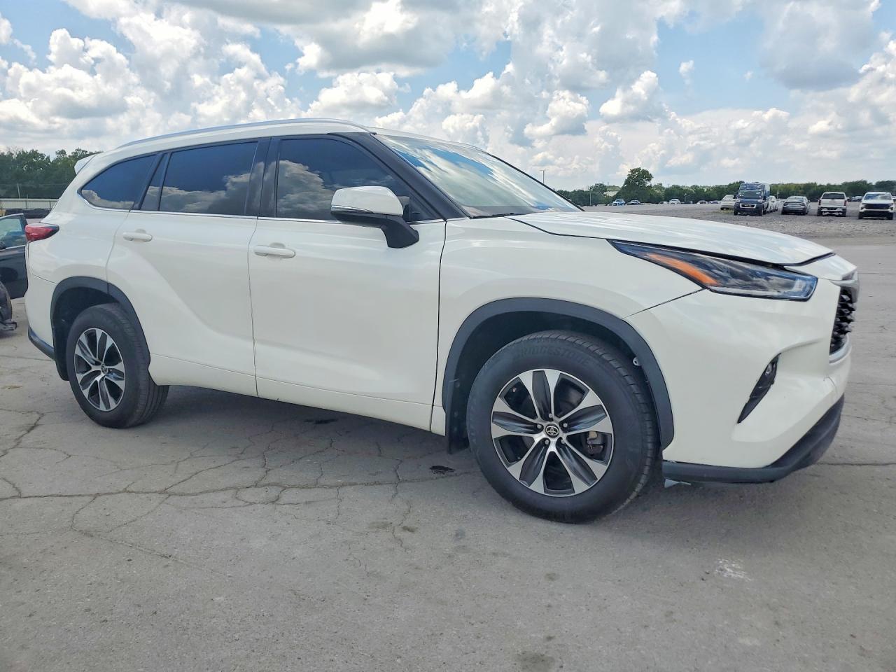 2021 Toyota Highlander Xle - Image 4