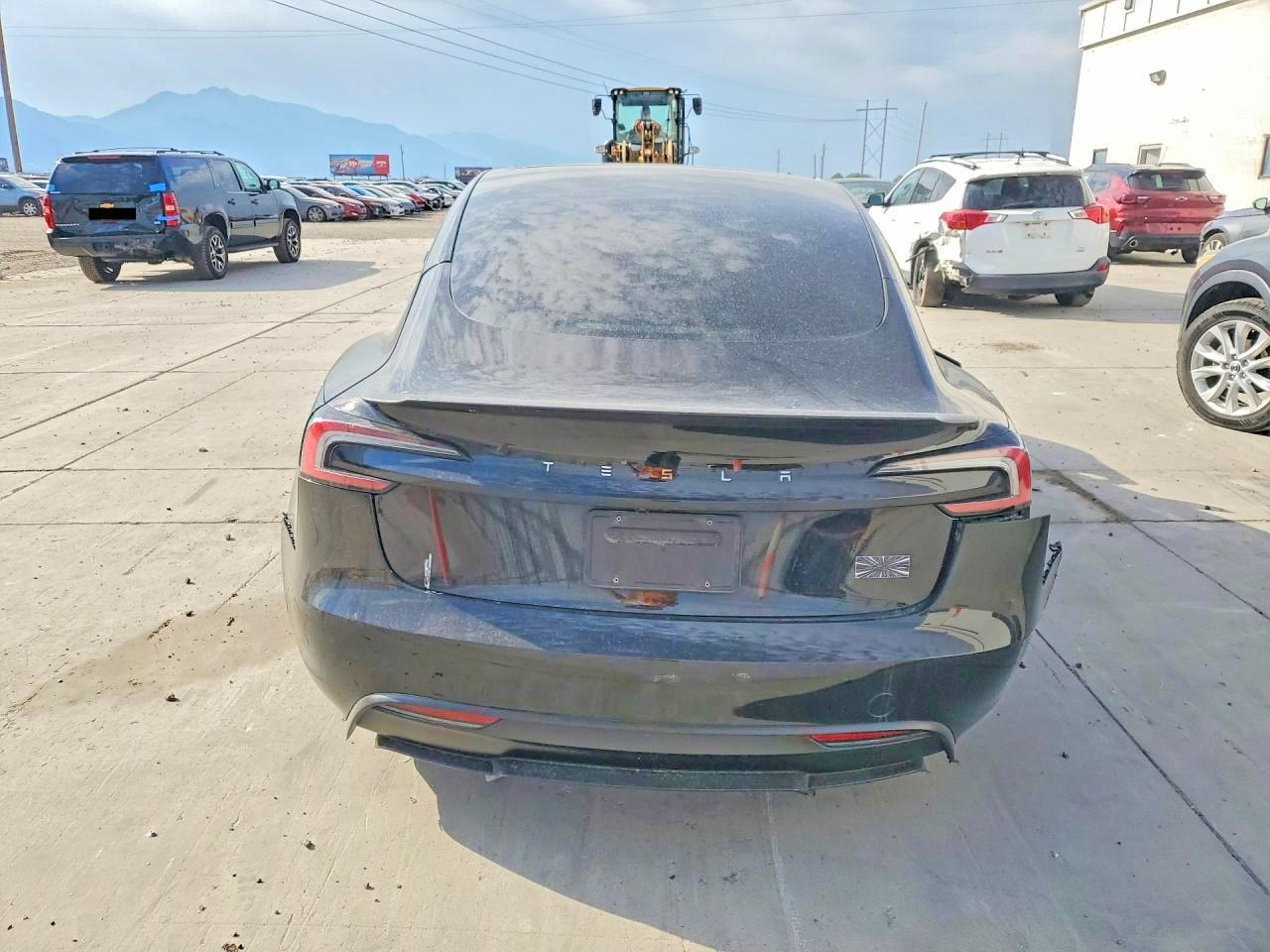 2025 Tesla Model 3 - Фото 6